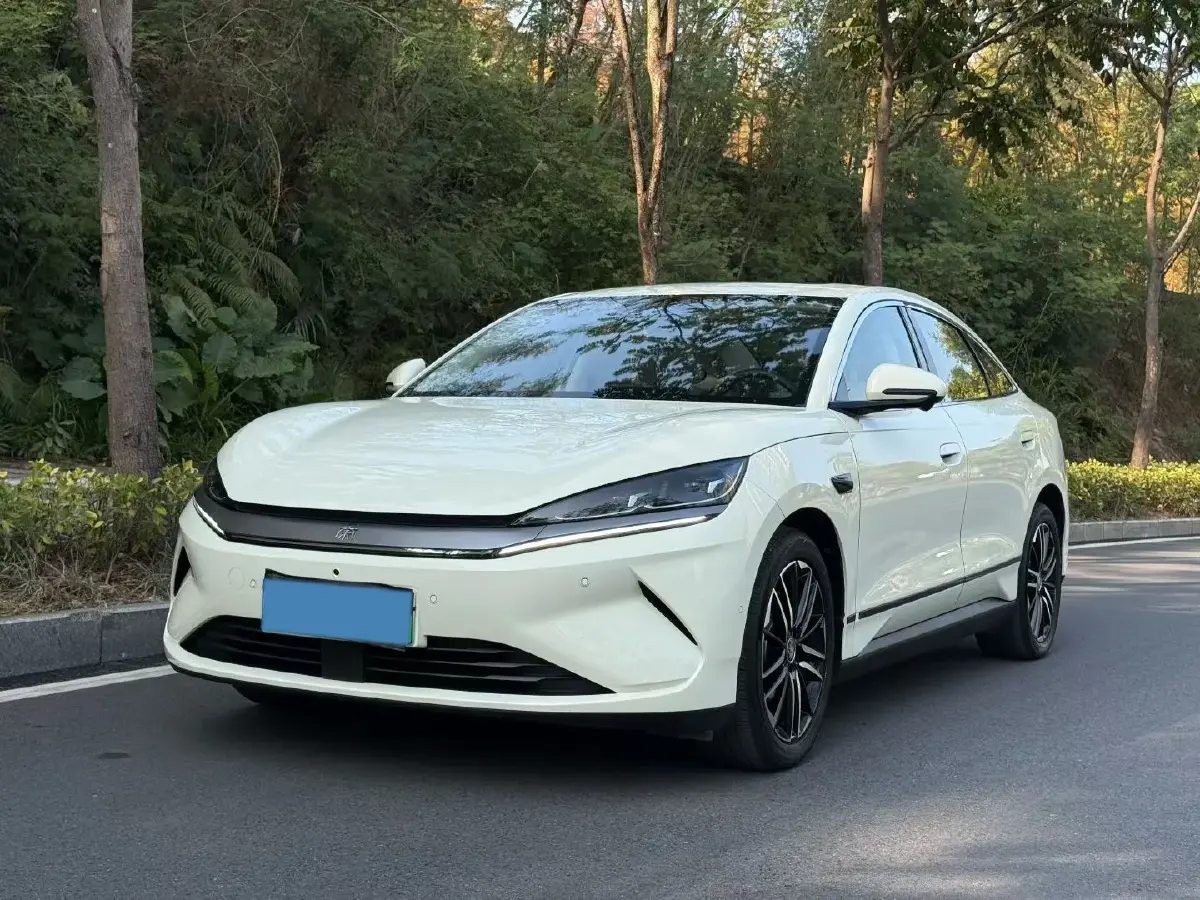 2025 BYD QinL BEV