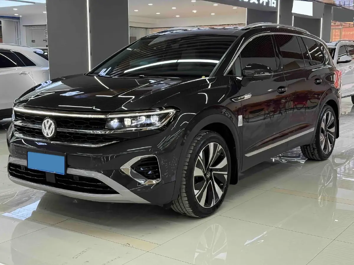 2025 Volkswagen Talagon 2.0T 220HP L4 7DCT