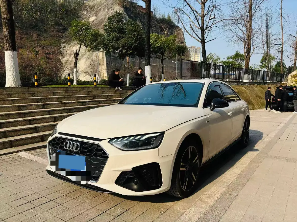 2022 Audi A4L 2.0T 190HP L4 7DCT
