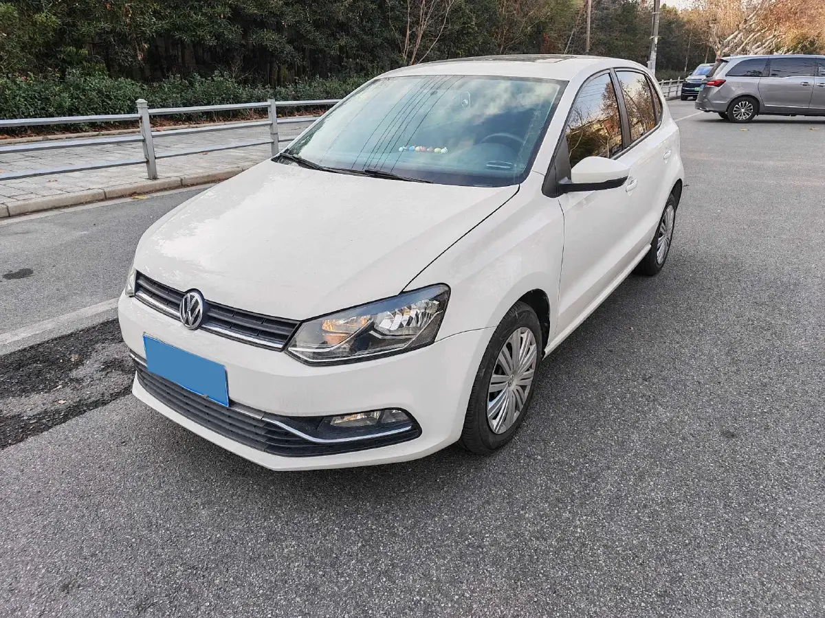 2016 Volkswagen Polo 1.6L 110HP L4 6AT