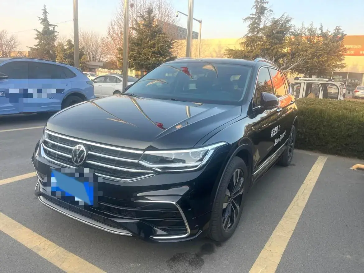 2025 Volkswagen Tiguan L 2.0T 186HP L4 7DCT