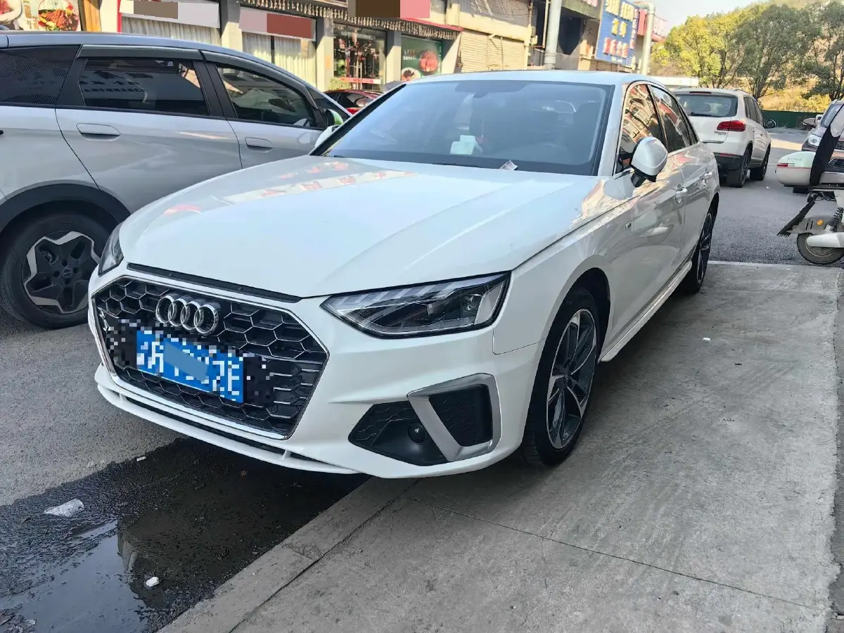 2022 Audi A4L 2.0T 190HP L4 7DCT