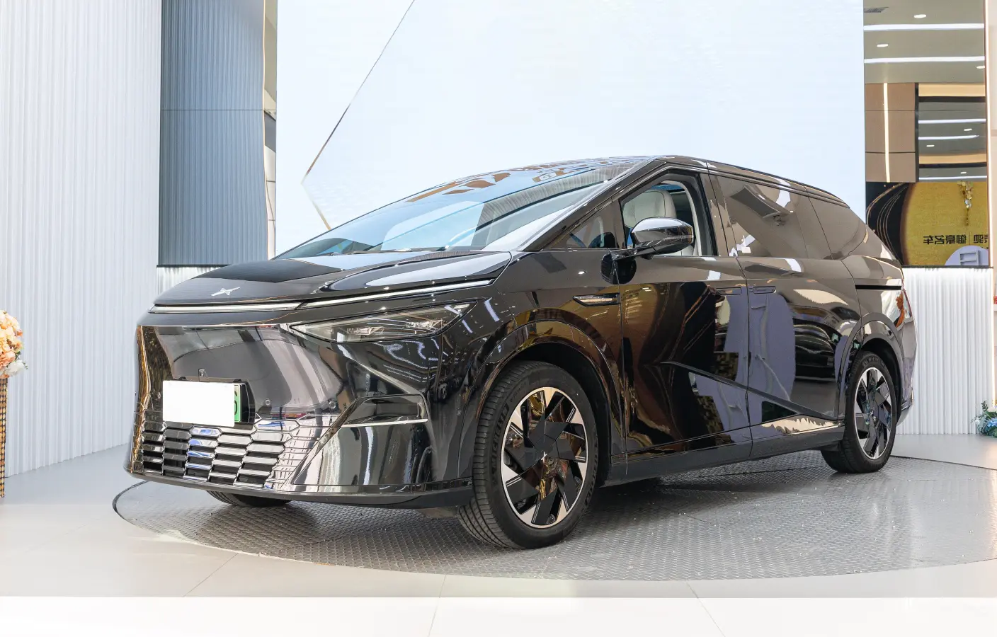 2024 Xpeng X9 BEV 84.5KWH