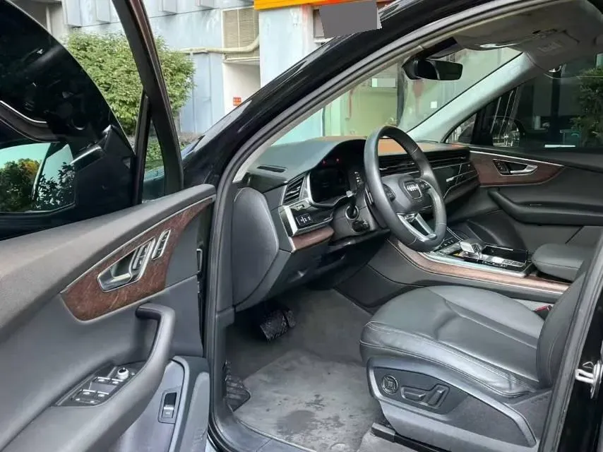 2022 Audi Q7 2.0T 245HP L4 8AT,autocango,china used car exporter,china ev exporter,chinese used car exporter,chinese used ev exporter