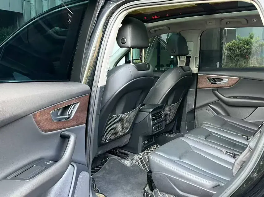 2022 Audi Q7 2.0T 245HP L4 8AT,autocango,china used car exporter,china ev exporter,chinese used car exporter,chinese used ev exporter