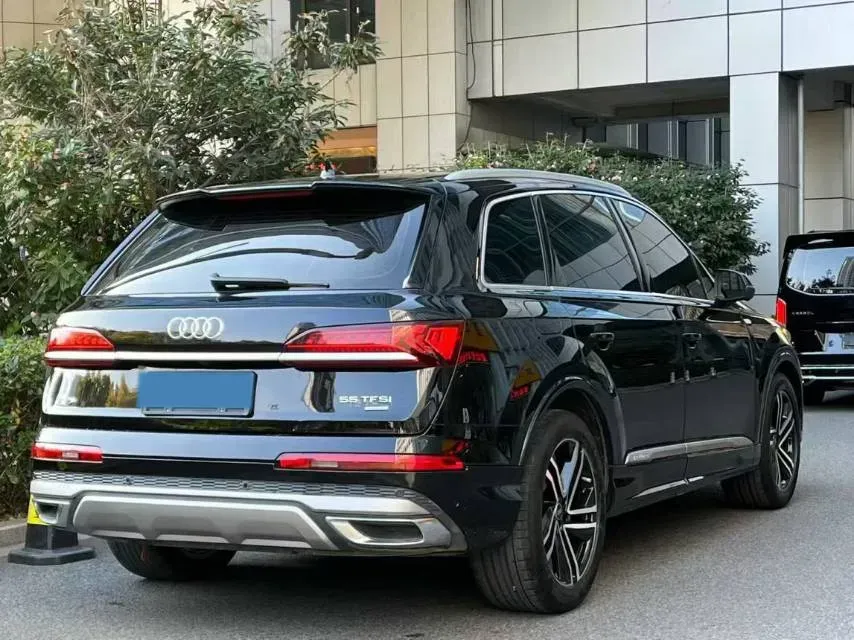 2022 Audi Q7 2.0T 245HP L4 8AT,autocango,china used car exporter,china ev exporter,chinese used car exporter,chinese used ev exporter