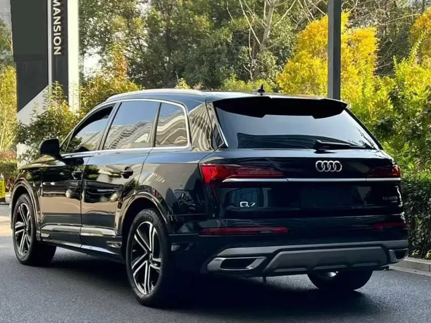 2022 Audi Q7 2.0T 245HP L4 8AT,autocango,china used car exporter,china ev exporter,chinese used car exporter,chinese used ev exporter