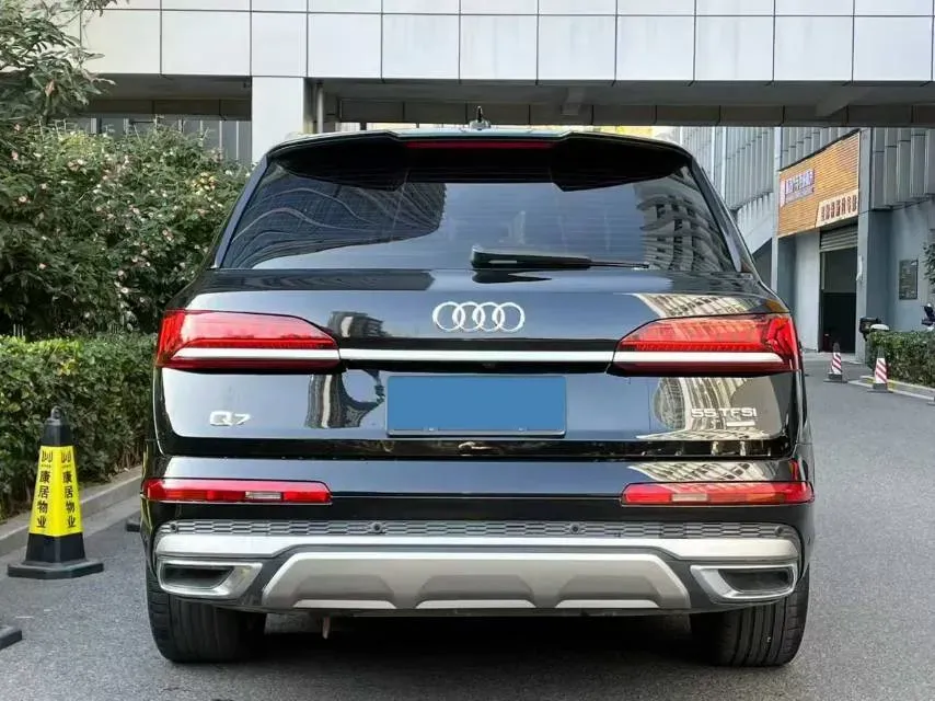2022 Audi Q7 2.0T 245HP L4 8AT,autocango,china used car exporter,china ev exporter,chinese used car exporter,chinese used ev exporter