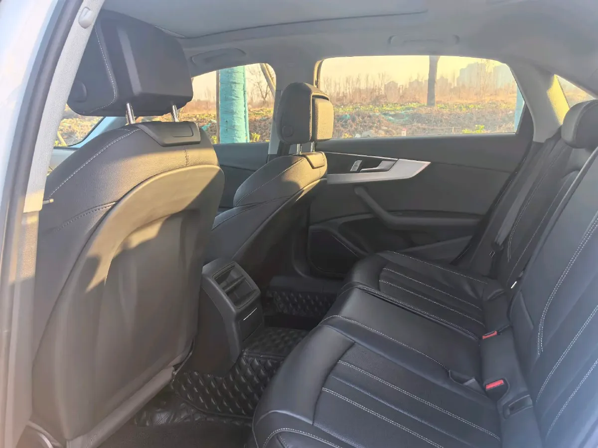 2024 Audi A4L 2.0T 190HP L4 7DCT,autocango,china used car exporter,china ev exporter,chinese used car exporter,chinese used ev exporter