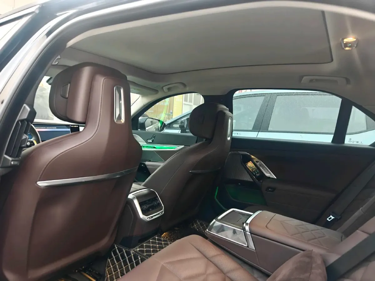 2023 BMW i7 BEV 101.7KWH,autocango,china used car exporter,china ev exporter,chinese used car exporter,chinese used ev exporter