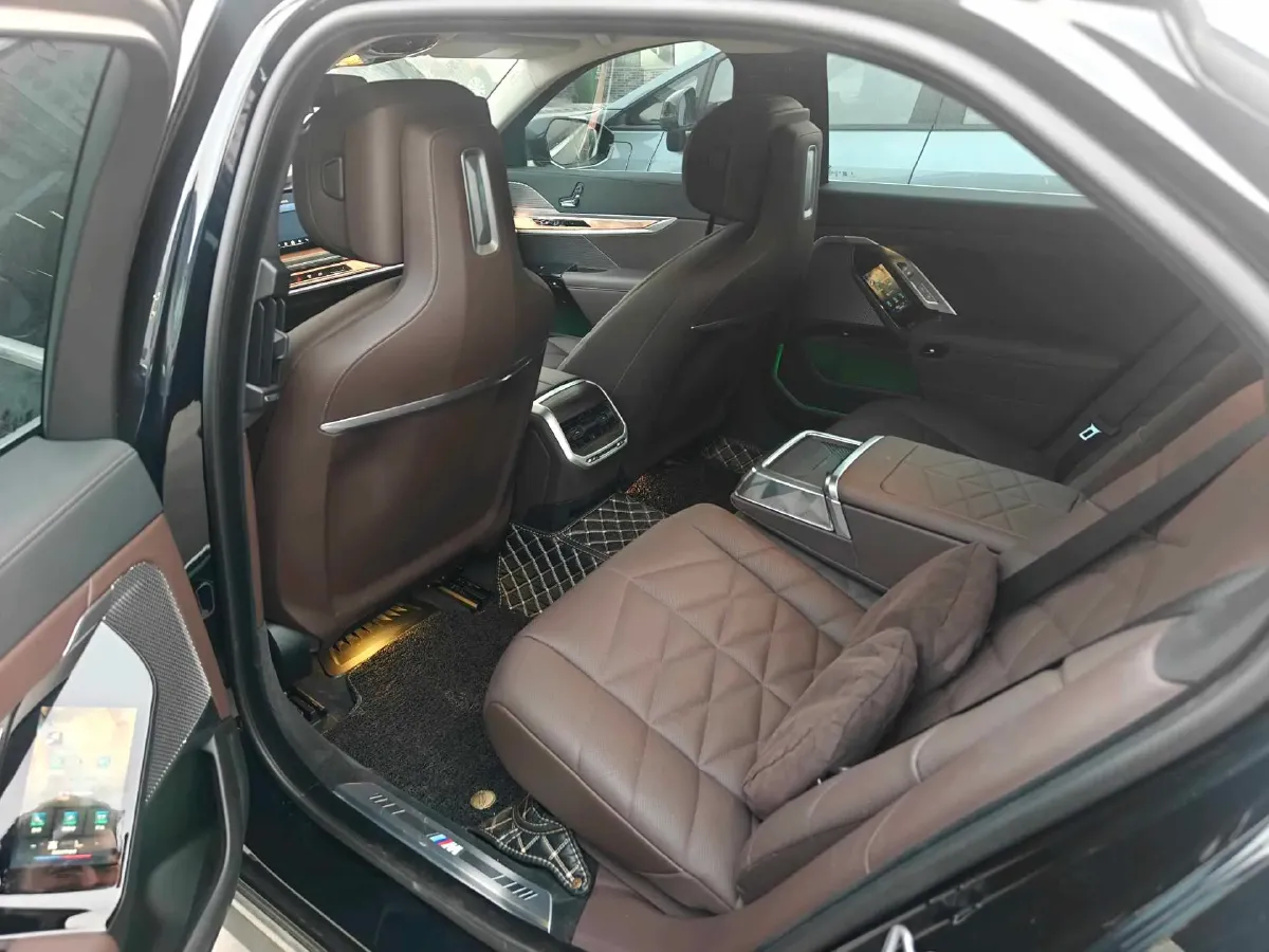 2023 BMW i7 BEV 101.7KWH,autocango,china used car exporter,china ev exporter,chinese used car exporter,chinese used ev exporter