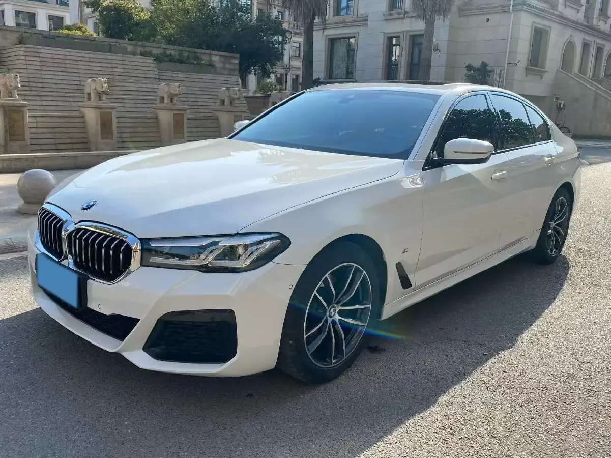 2022 BMW 5 Series 2.0T 184HP L4 8AT