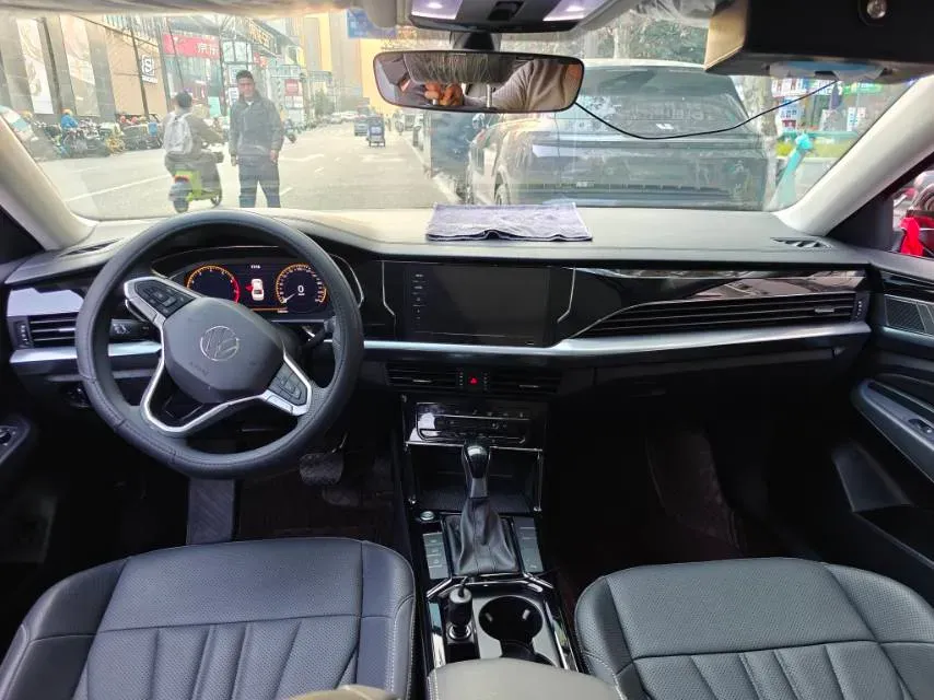 2025 Volkswagen Passat 2.0T 220HP L4 7DCT,autocango,china used car exporter,china ev exporter,chinese used car exporter,chinese used ev exporter