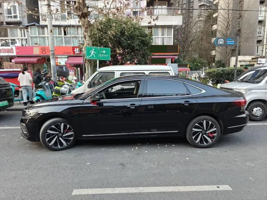 2025 Volkswagen Passat 2.0T 220HP L4 7DCT,autocango,china used car exporter,china ev exporter,chinese used car exporter,chinese used ev exporter
