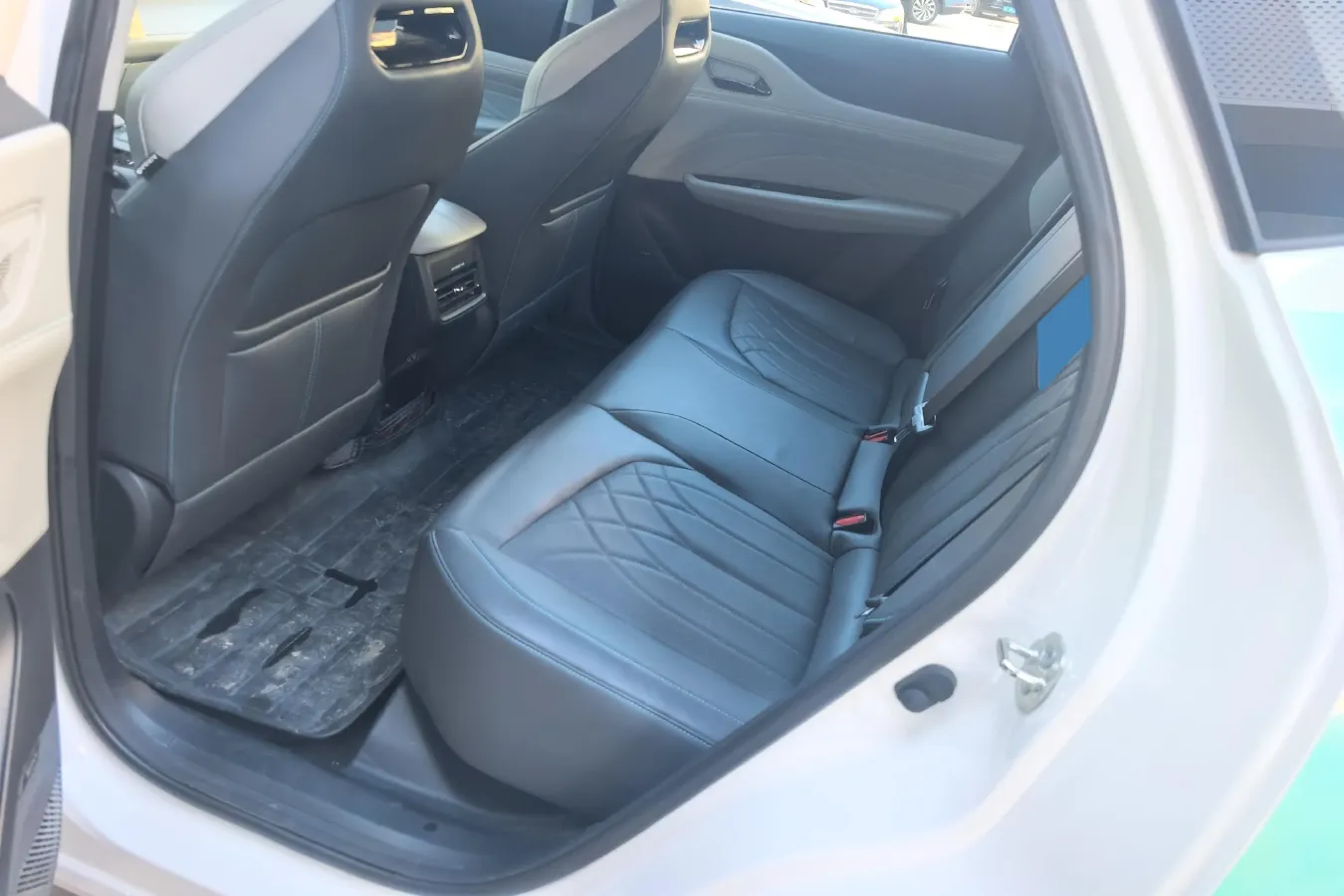 2024 ChangAn UNI-Z 1.5L 98HP L4 E-CVT PHEV 18.4KWH,autocango,china used car exporter,china ev exporter,chinese used car exporter,chinese used ev exporter