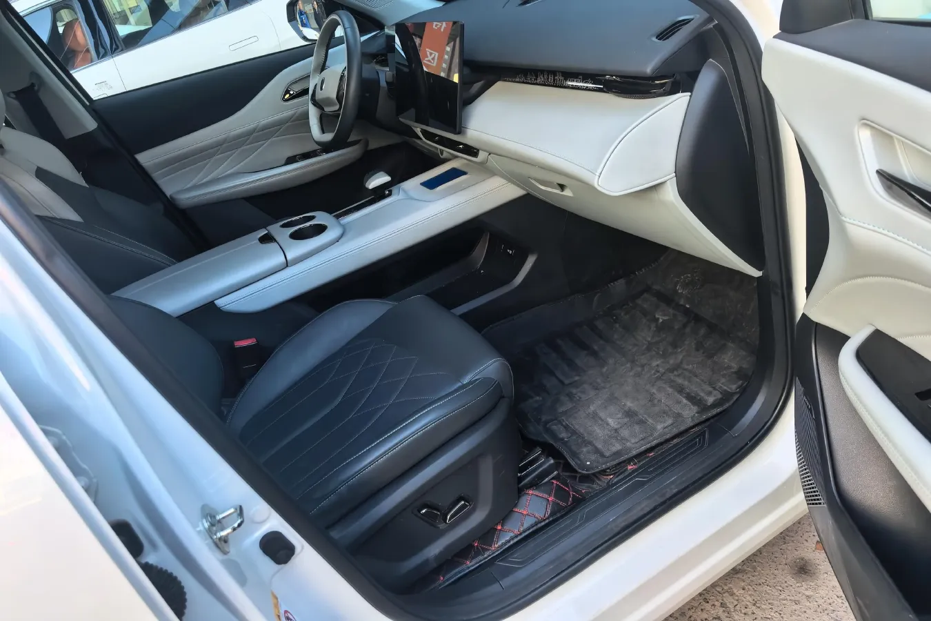 2024 ChangAn UNI-Z 1.5L 98HP L4 E-CVT PHEV 18.4KWH,autocango,china used car exporter,china ev exporter,chinese used car exporter,chinese used ev exporter