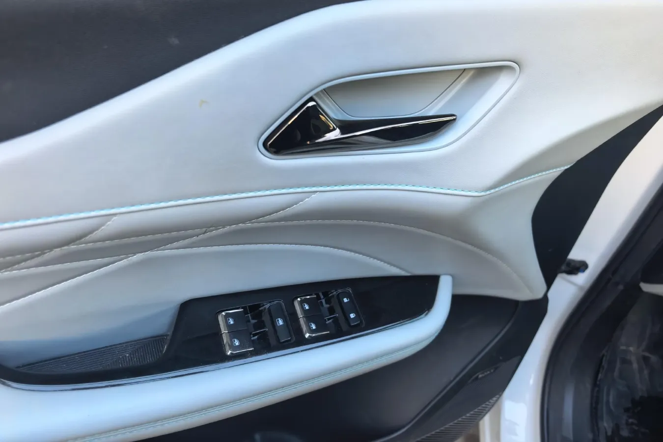 2024 ChangAn UNI-Z 1.5L 98HP L4 E-CVT PHEV 18.4KWH,autocango,china used car exporter,china ev exporter,chinese used car exporter,chinese used ev exporter