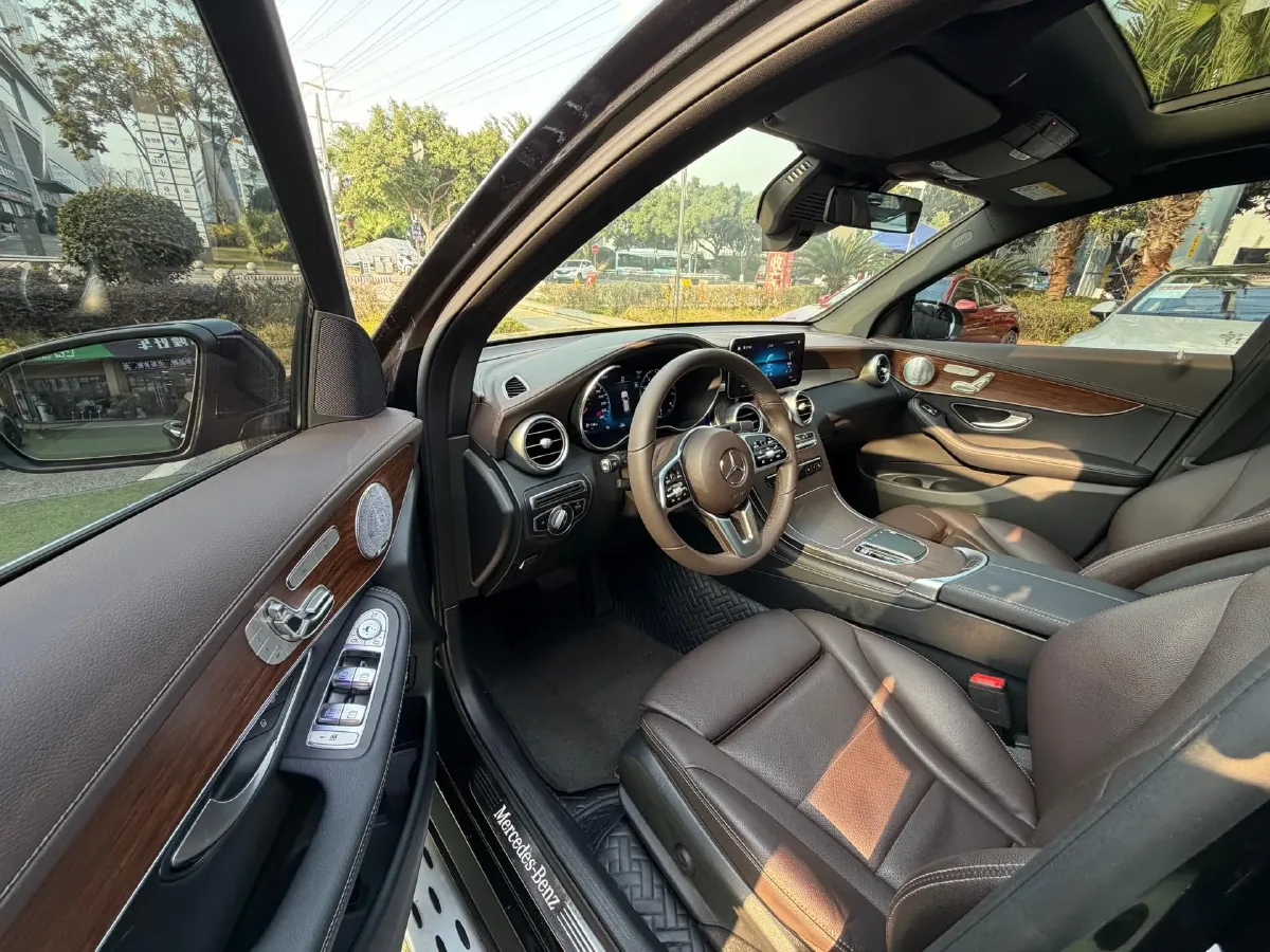 2021 Mercedes-Benz GLC Class 2.0T 258HP L4 9AT,autocango,china used car exporter,china ev exporter,chinese used car exporter,chinese used ev exporter