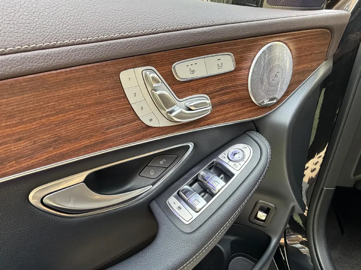 2021 Mercedes-Benz GLC Class 2.0T 258HP L4 9AT,autocango,china used car exporter,china ev exporter,chinese used car exporter,chinese used ev exporter