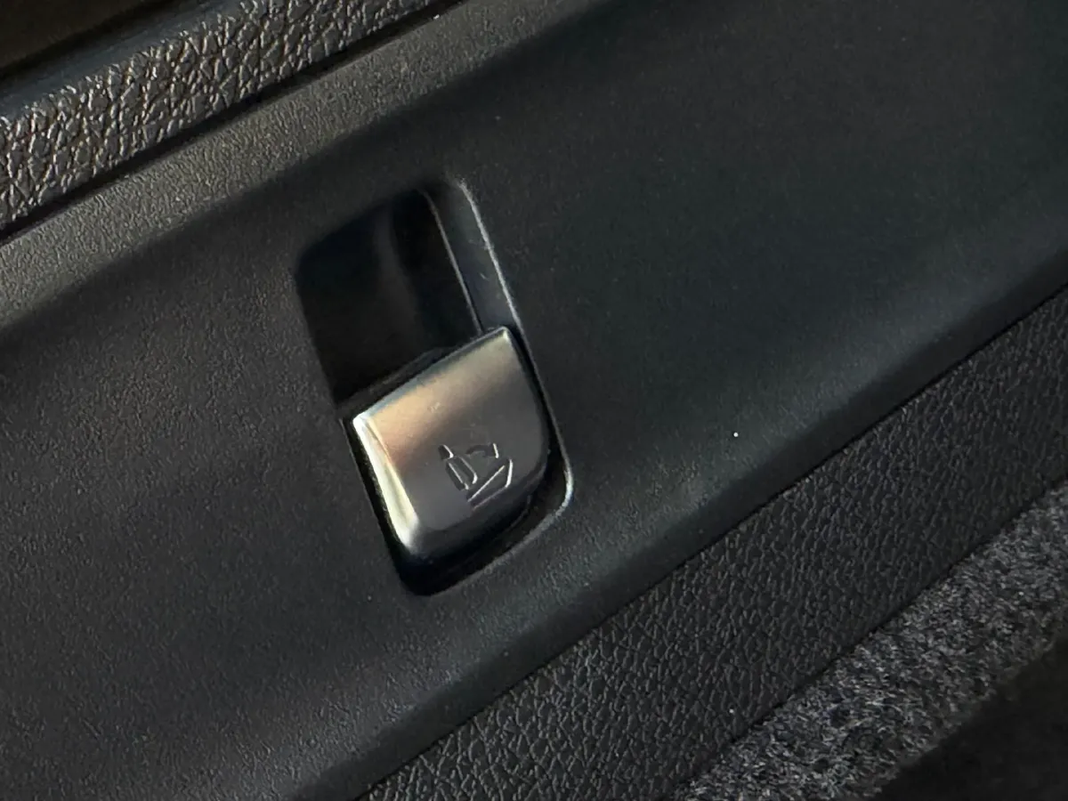 2021 Mercedes-Benz GLC Class 2.0T 258HP L4 9AT,autocango,china used car exporter,china ev exporter,chinese used car exporter,chinese used ev exporter