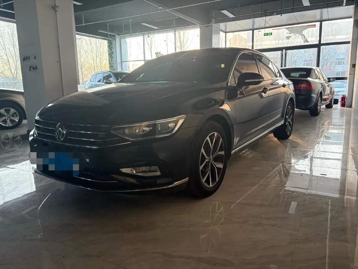 2020 Volkswagen Magotan 2.0T 186HP L4 7DCT,autocango,china used car exporter,china ev exporter,chinese used car exporter,chinese used ev exporter
