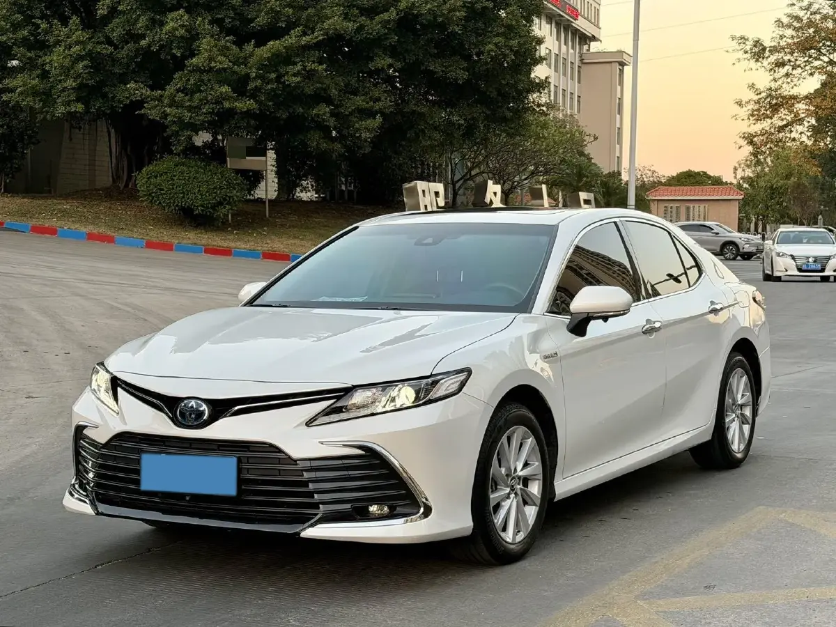 2023 Toyota Camry 2.5L 178HP L4 E-CVT Hybrid