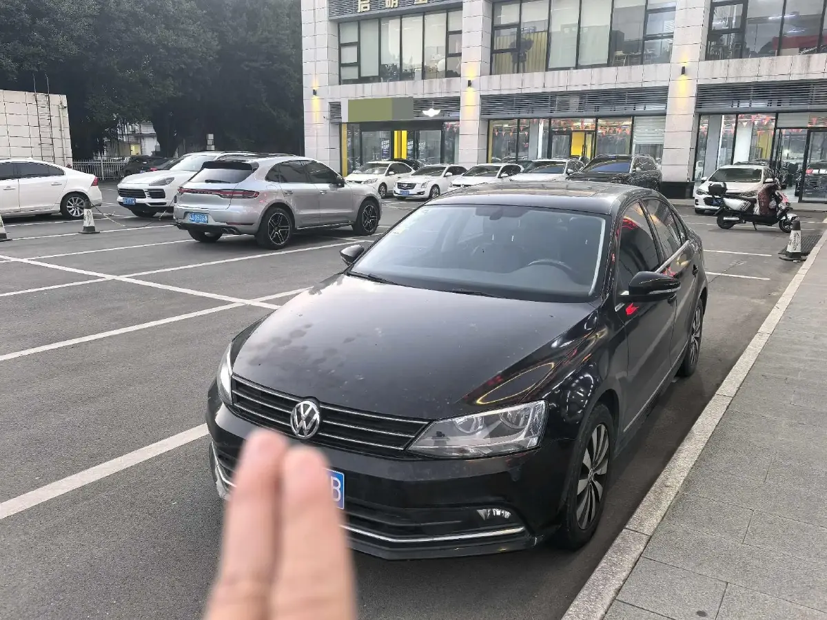 2018 Volkswagen Sagitar 1.2T 110HP L4 7DCT