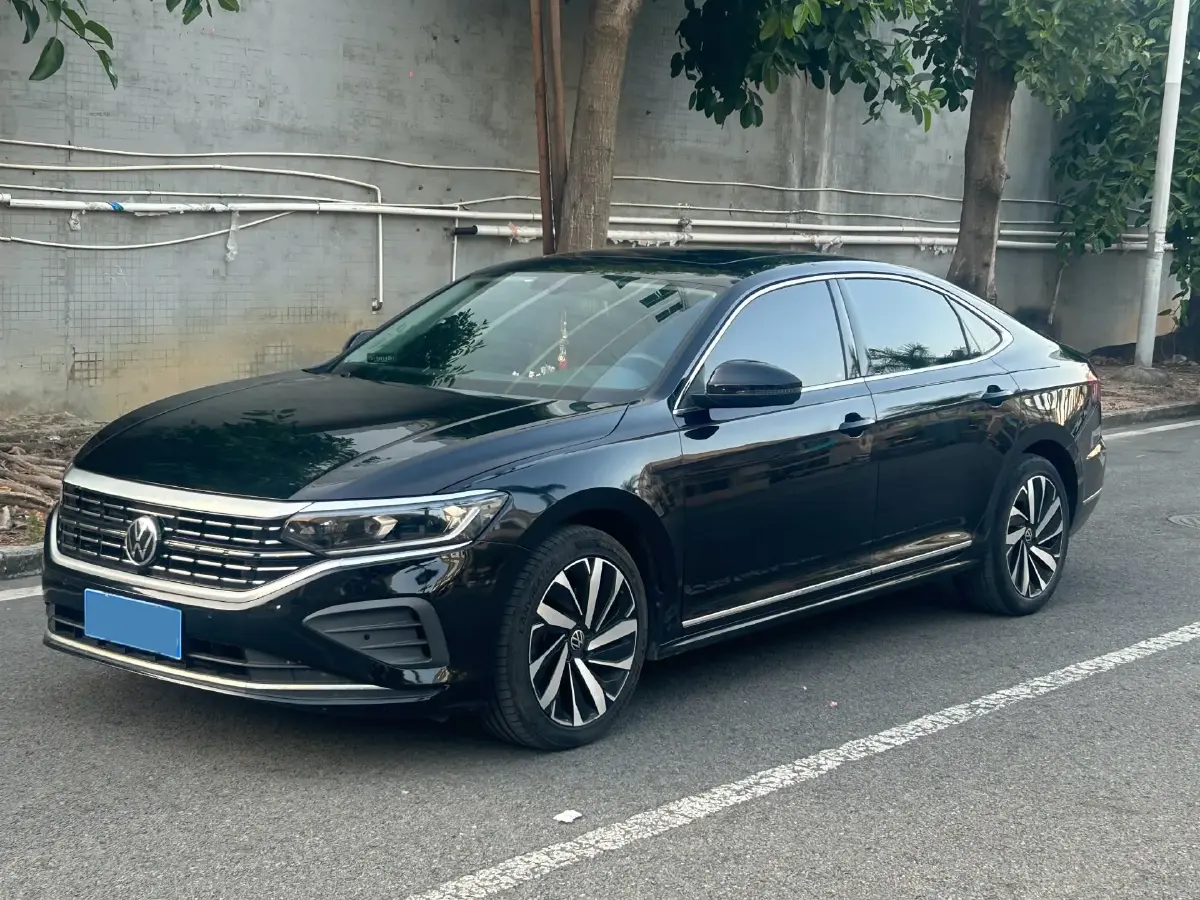 2024 Volkswagen Passat 2.0T 220HP L4 7DCT