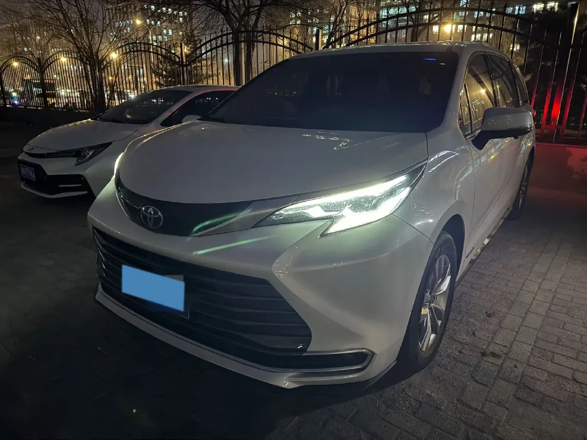 2021 Toyota Sienna 2.5L 192HP L4 E-CVT Hybrid