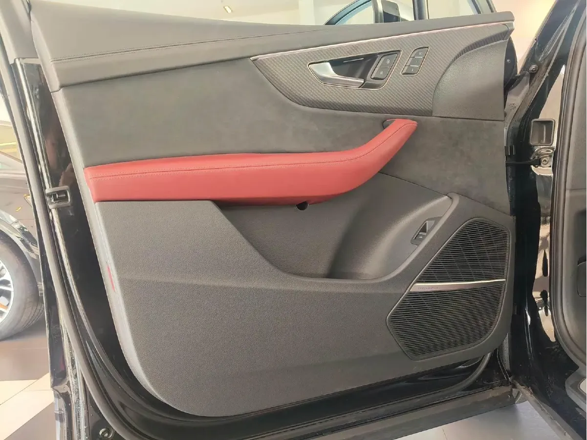 2024 Audi SQ7 4.0T 507HP V8 8AT,autocango,china used car exporter,china ev exporter,chinese used car exporter,chinese used ev exporter