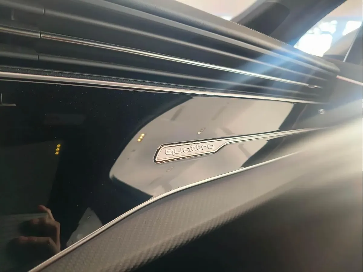 2024 Audi SQ7 4.0T 507HP V8 8AT,autocango,china used car exporter,china ev exporter,chinese used car exporter,chinese used ev exporter