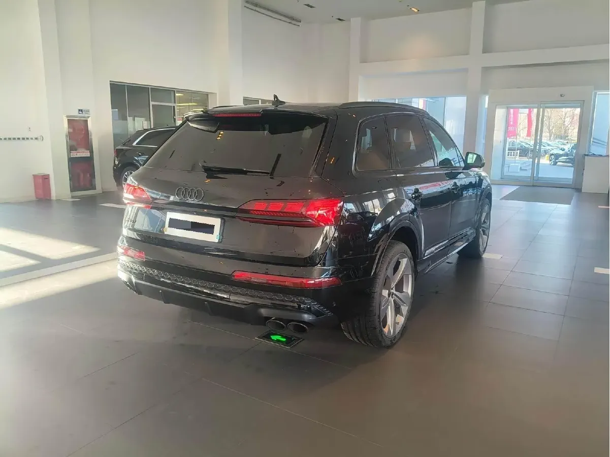 2024 Audi SQ7 4.0T 507HP V8 8AT,autocango,china used car exporter,china ev exporter,chinese used car exporter,chinese used ev exporter