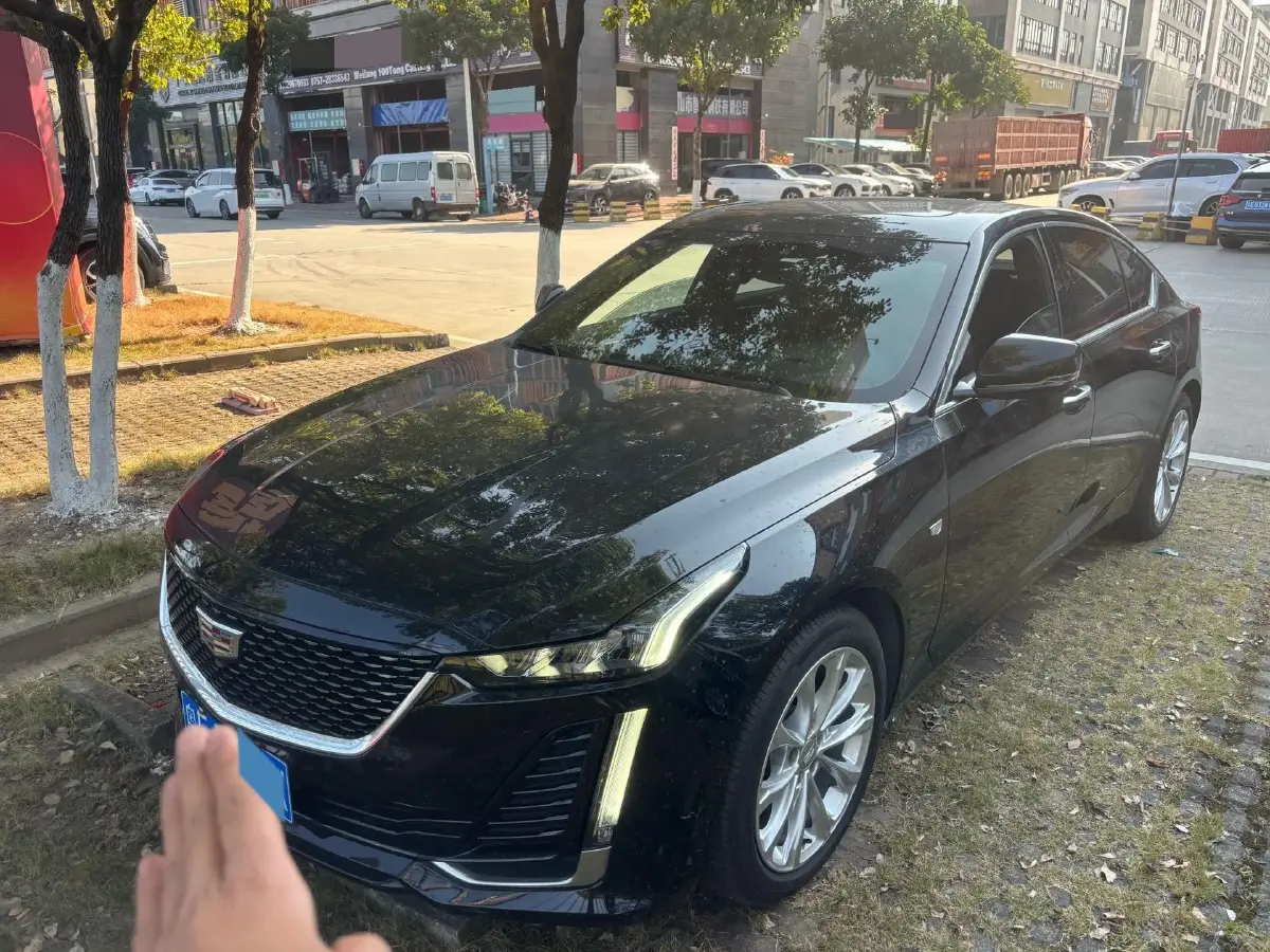 2022 Cadillac CT5 2.0T 237HP L4 10AT