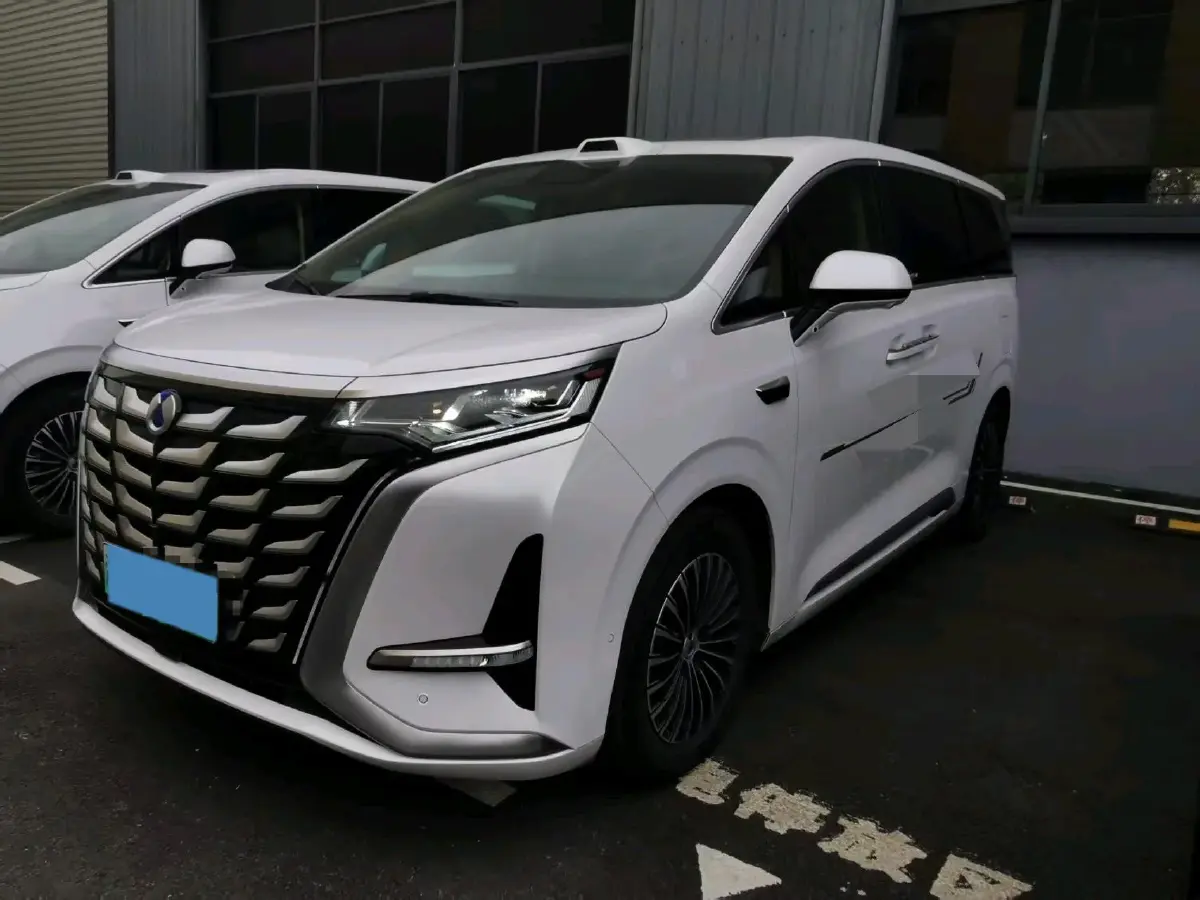 2025 Denza D9 1.5T 156HP L4 E-CVT PHEV 40KWH