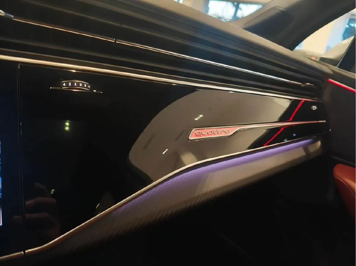 2024 Audi SQ7 4.0T 507HP V8 8AT,autocango,china used car exporter,china ev exporter,chinese used car exporter,chinese used ev exporter