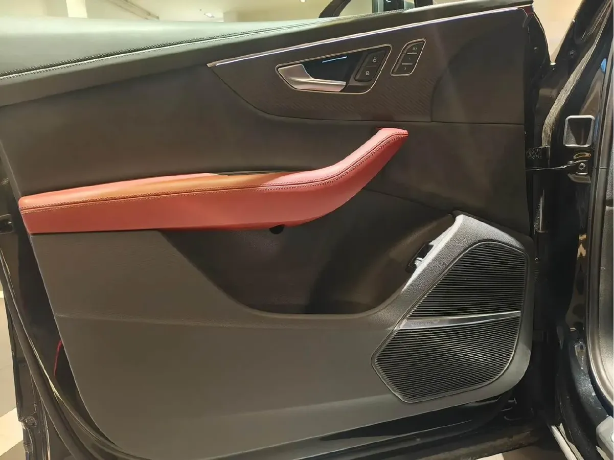 2024 Audi SQ7 4.0T 507HP V8 8AT,autocango,china used car exporter,china ev exporter,chinese used car exporter,chinese used ev exporter