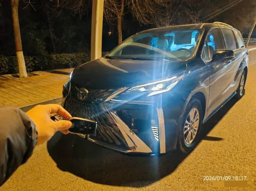 2021 Toyota Sienna 2.5L 192HP L4 E-CVT Hybrid