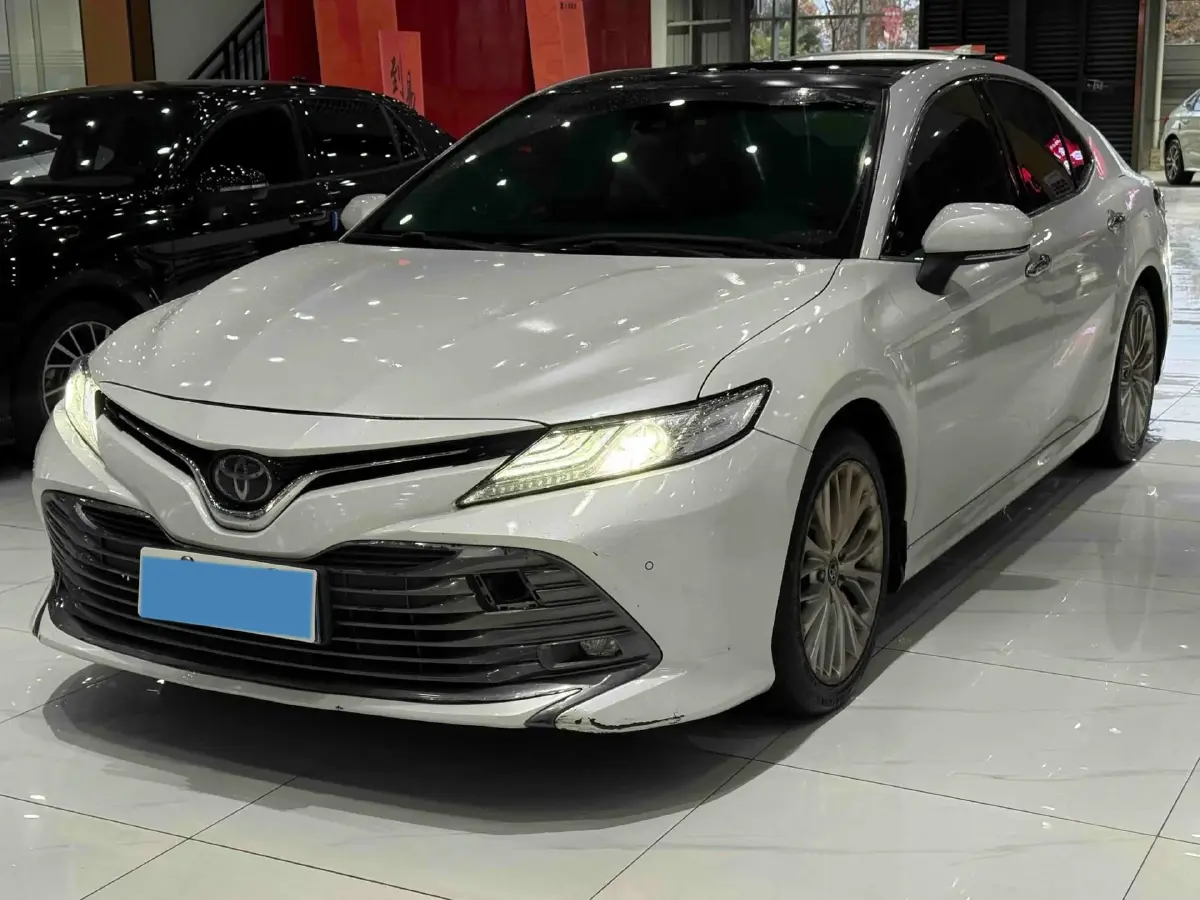 2019 Toyota Camry 2.5L 209HP L4 8AT