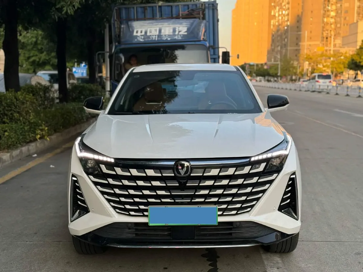 2024 ChangAn UNI-Z 1.5L 98HP L4 E-CVT PHEV 18.4KWH,autocango,china used car exporter,china ev exporter,chinese used car exporter,chinese used ev exporter