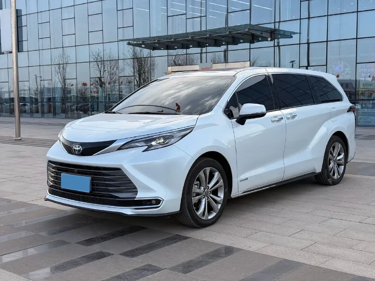 2023 Toyota Sienna 2.5L 189HP L4 E-CVT Hybrid