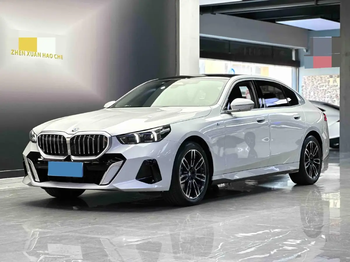 2024 BMW 5 Series 2.0T 258HP L4 8AT