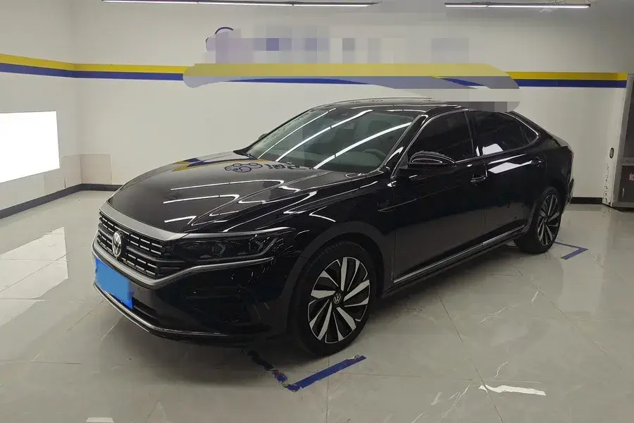 2024 Volkswagen Passat 2.0T 220HP L4 7DCT