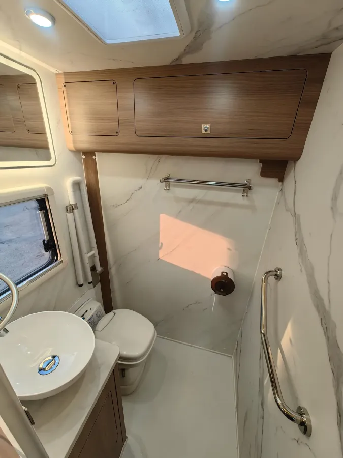 2022 MAXUS V100 RV 2.0T 150HP L4 6AT,autocango,china used car exporter,china ev exporter,chinese used car exporter,chinese used ev exporter