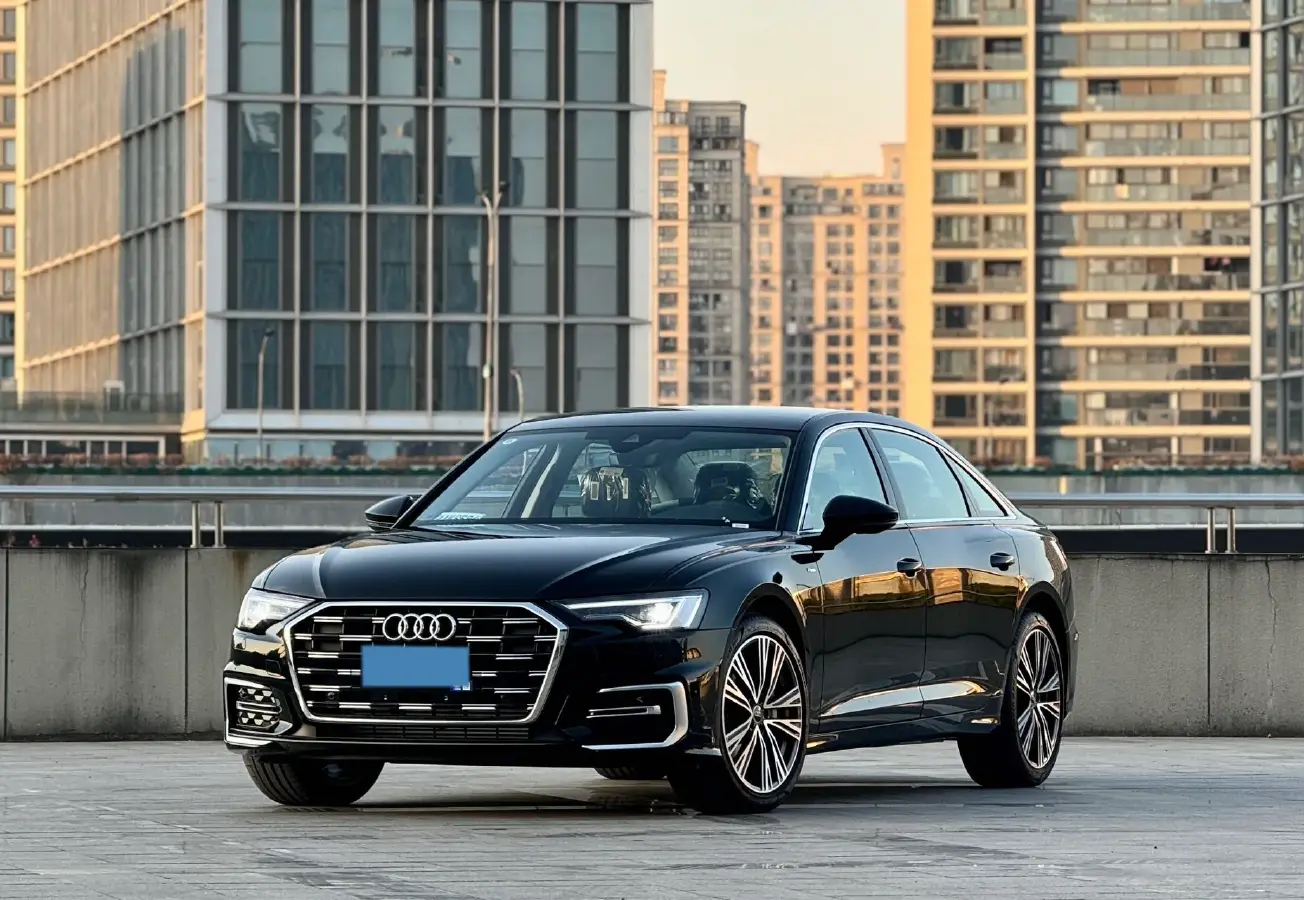 2025 Audi A6L 2.0T 245HP L4 7DCT