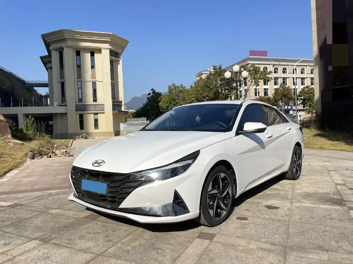 2022 Hyundai Elantra 1.5L 115HP L4 CVT