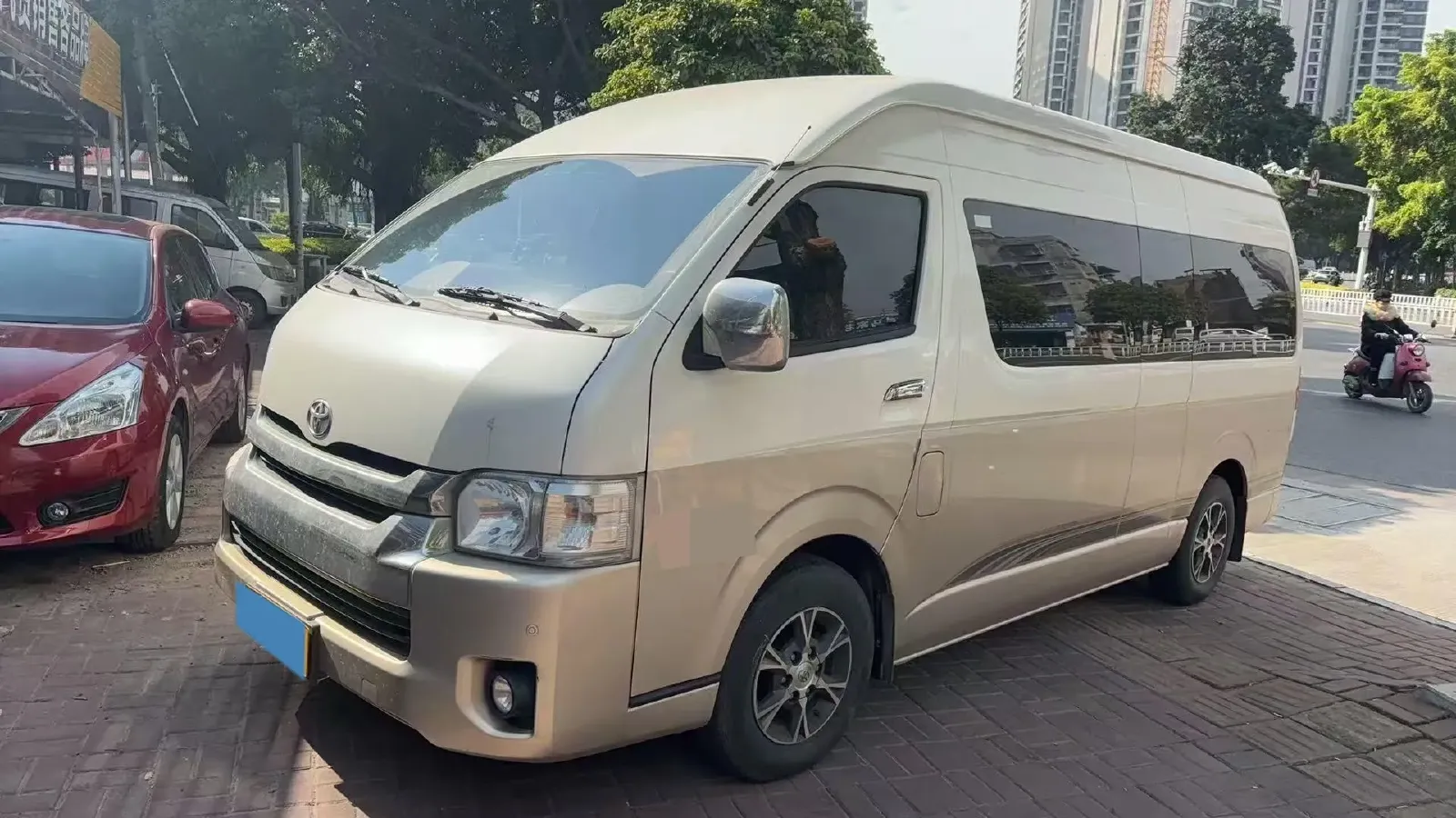 2011 Toyota Hiace 2.7L 154HP L4 4AT,autocango,china used car exporter,china ev exporter,chinese used car exporter,chinese used ev exporter