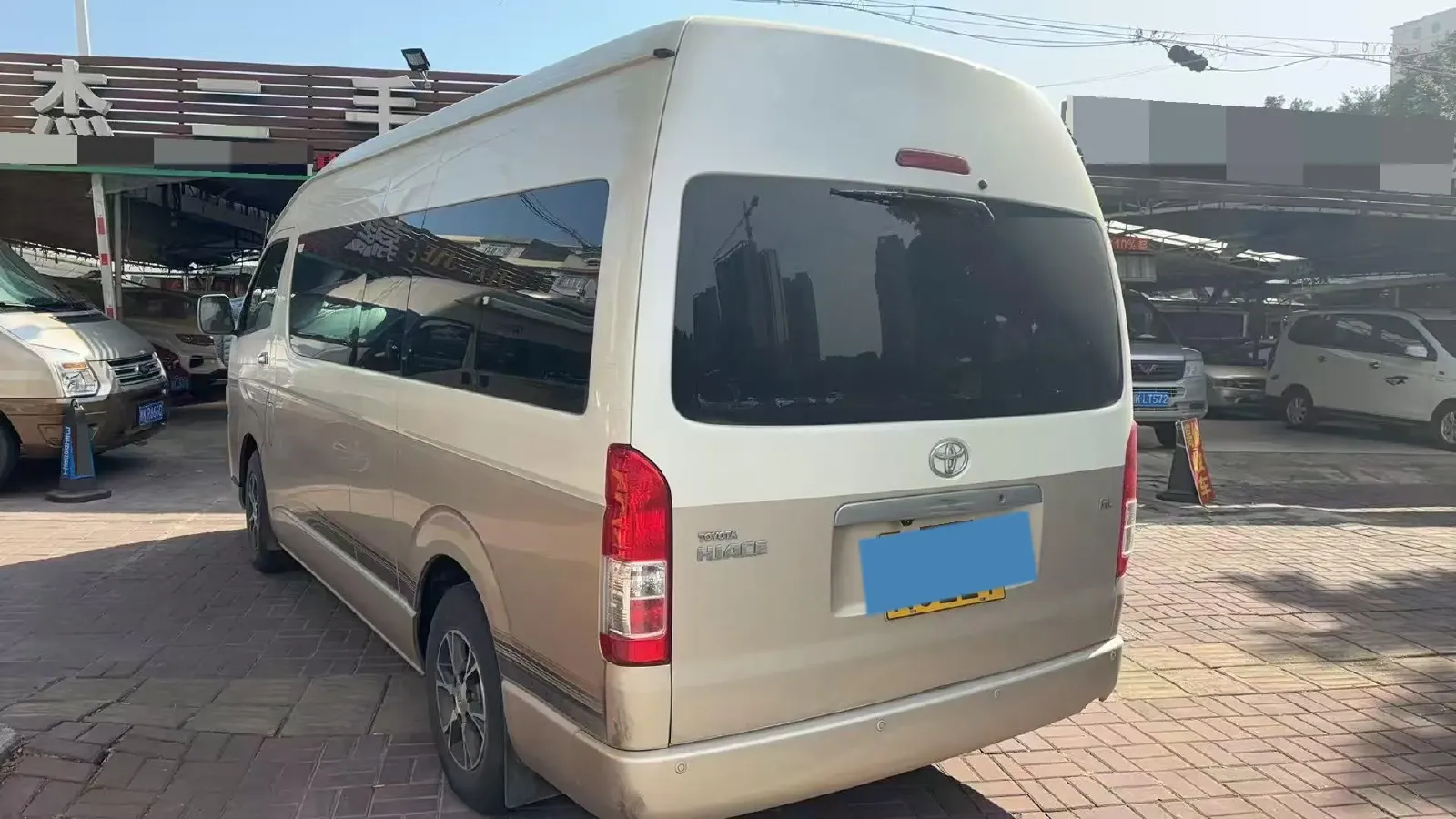 2011 Toyota Hiace 2.7L 154HP L4 4AT,autocango,china used car exporter,china ev exporter,chinese used car exporter,chinese used ev exporter