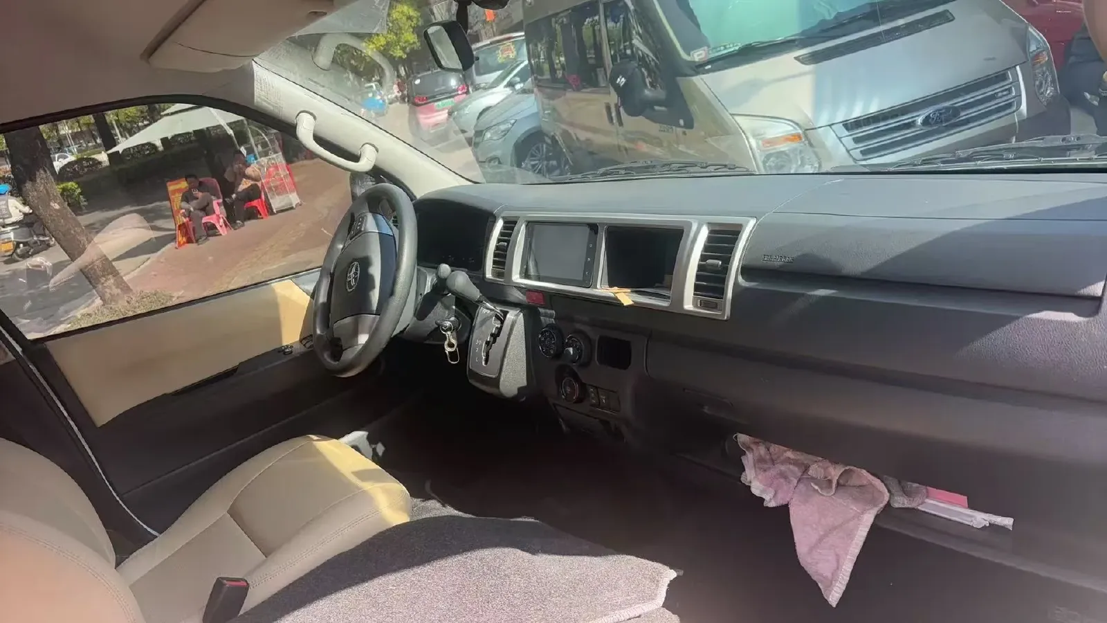 2011 Toyota Hiace 2.7L 154HP L4 4AT,autocango,china used car exporter,china ev exporter,chinese used car exporter,chinese used ev exporter