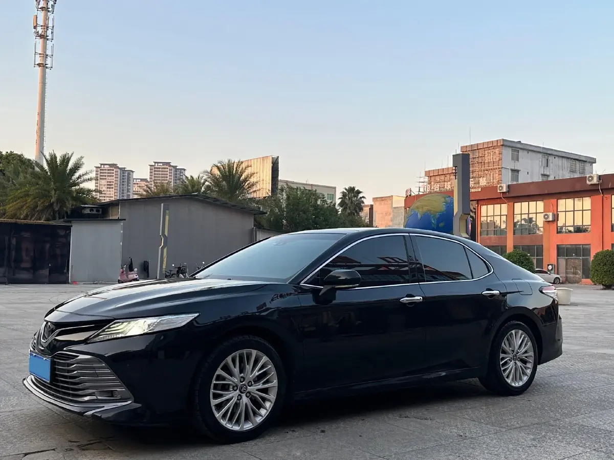 2019 Toyota Camry 2.5L 209HP L4 8AT