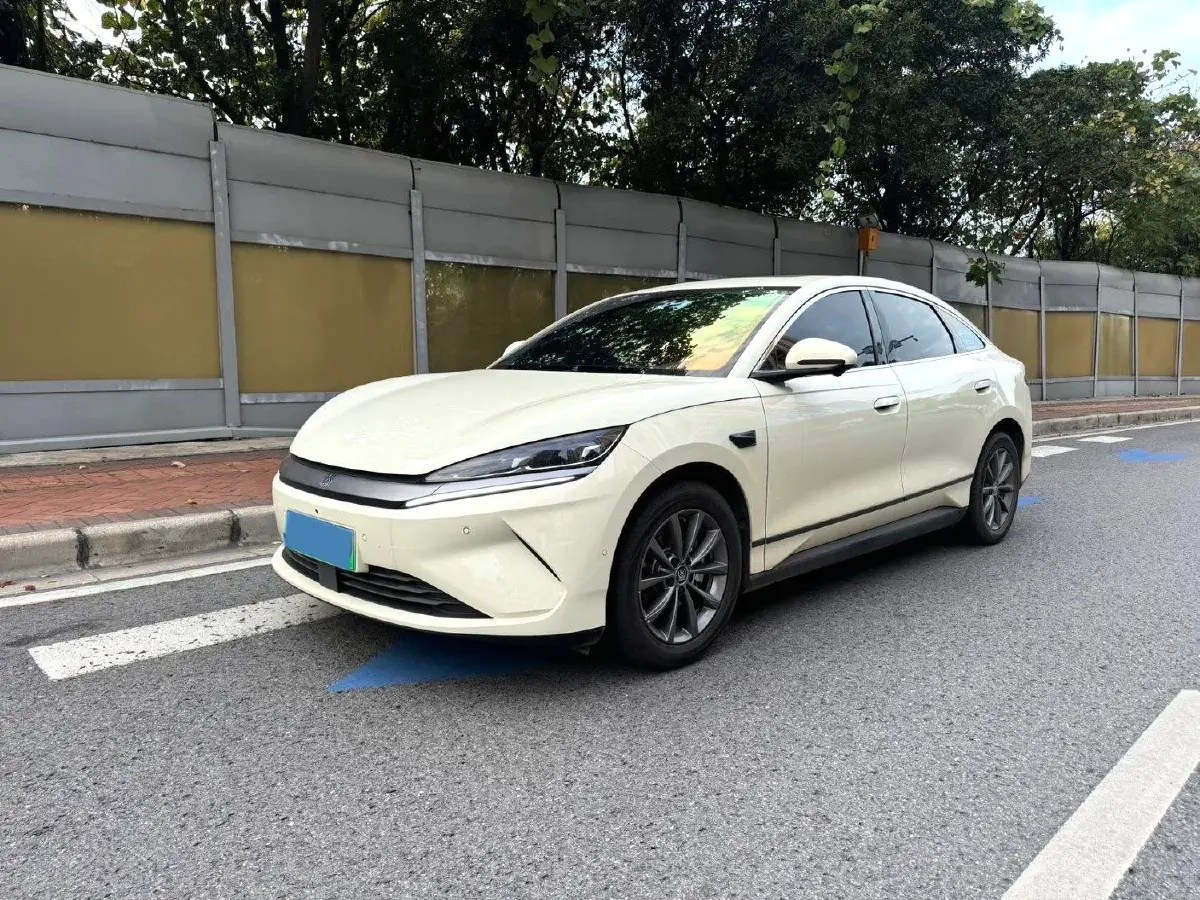 2025 BYD QinL BEV